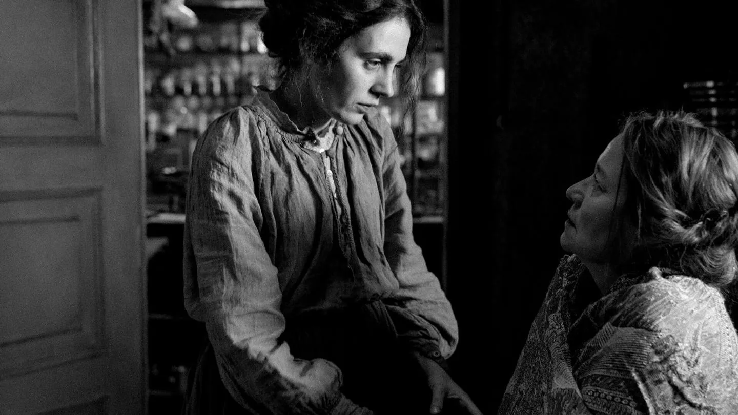 الفتاة ذات الإبرة