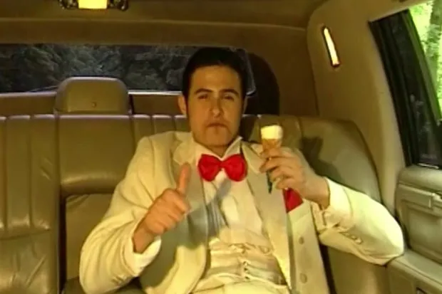 ثماني بطاقات بريدية من المدينة الفاضلة