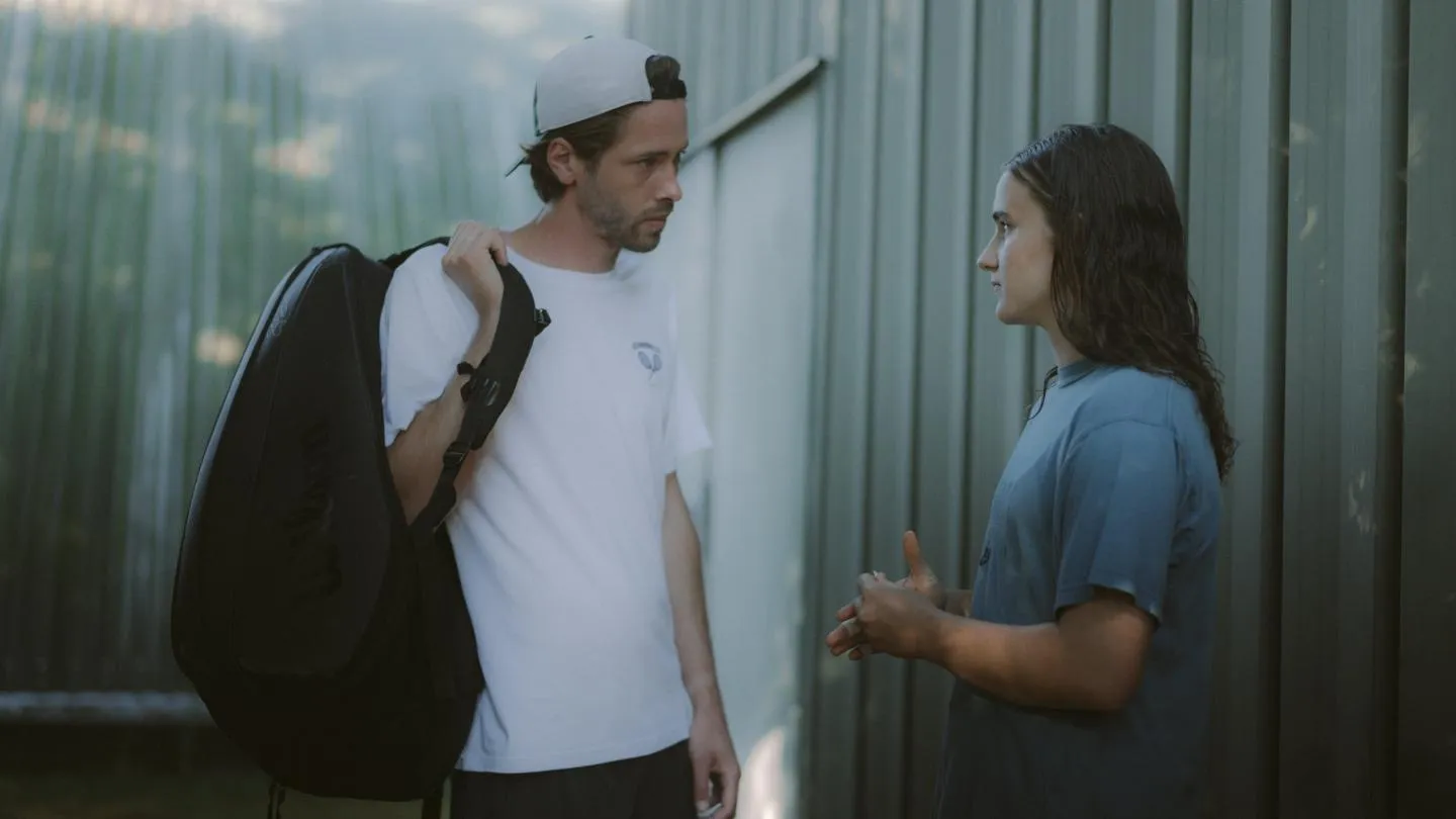 جولي تلتزم الصمت